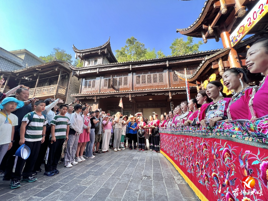 湖南花垣：苗族“赶秋”，盛装鼓乐庆丰收_fororder_11