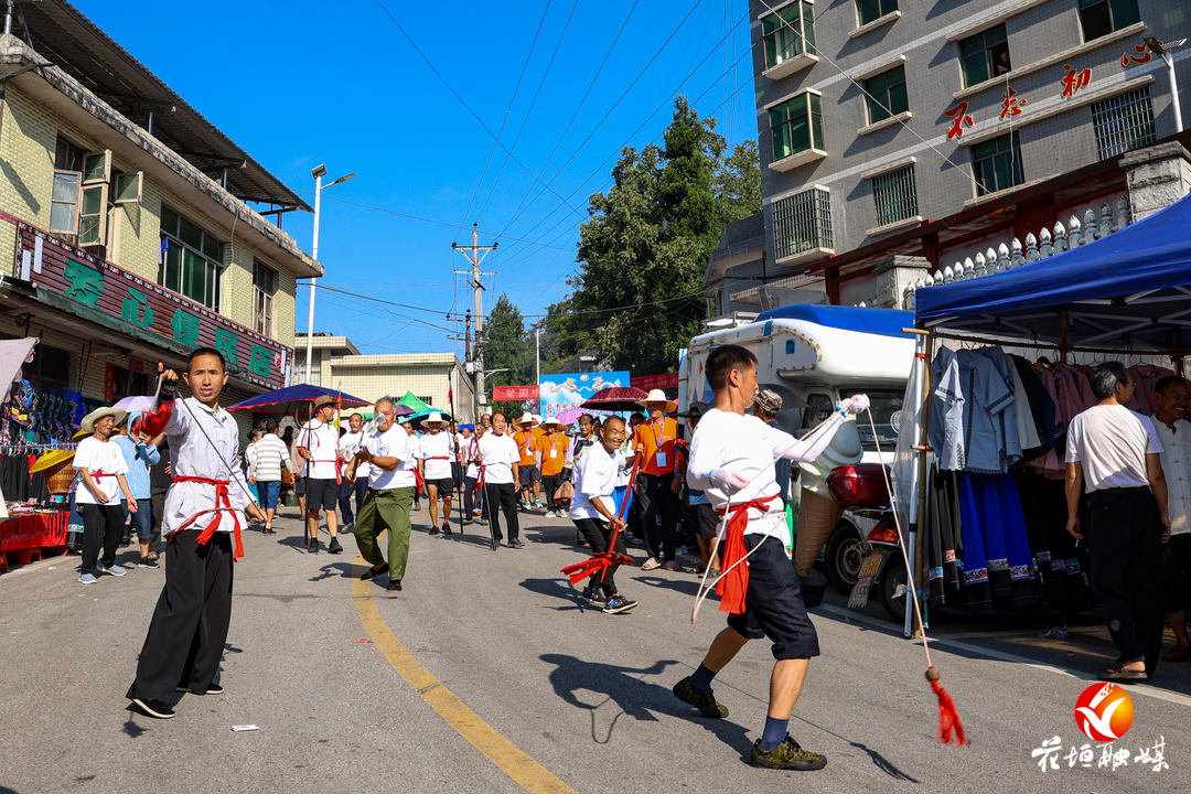 湖南花垣：苗族“赶秋”，盛装鼓乐庆丰收_fororder_25