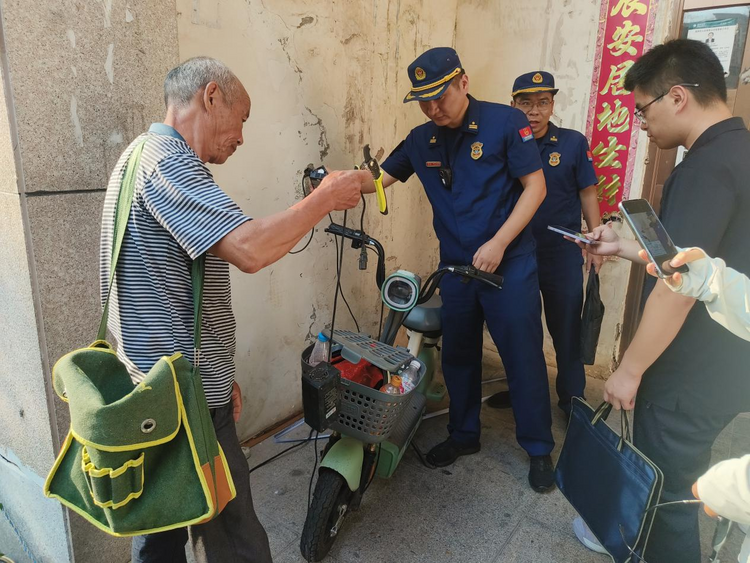 南昌安义县“两个整治”工作专班组织开展电动自行车安全隐患整治专项行动_fororder_图片11