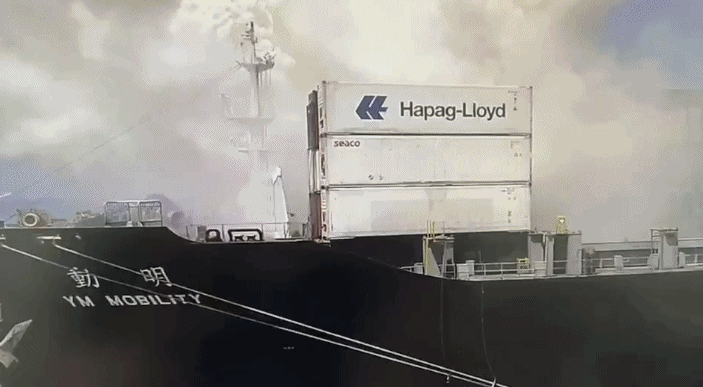 浙江宁波舟山港北仑港区一货轮上集装箱发生燃爆