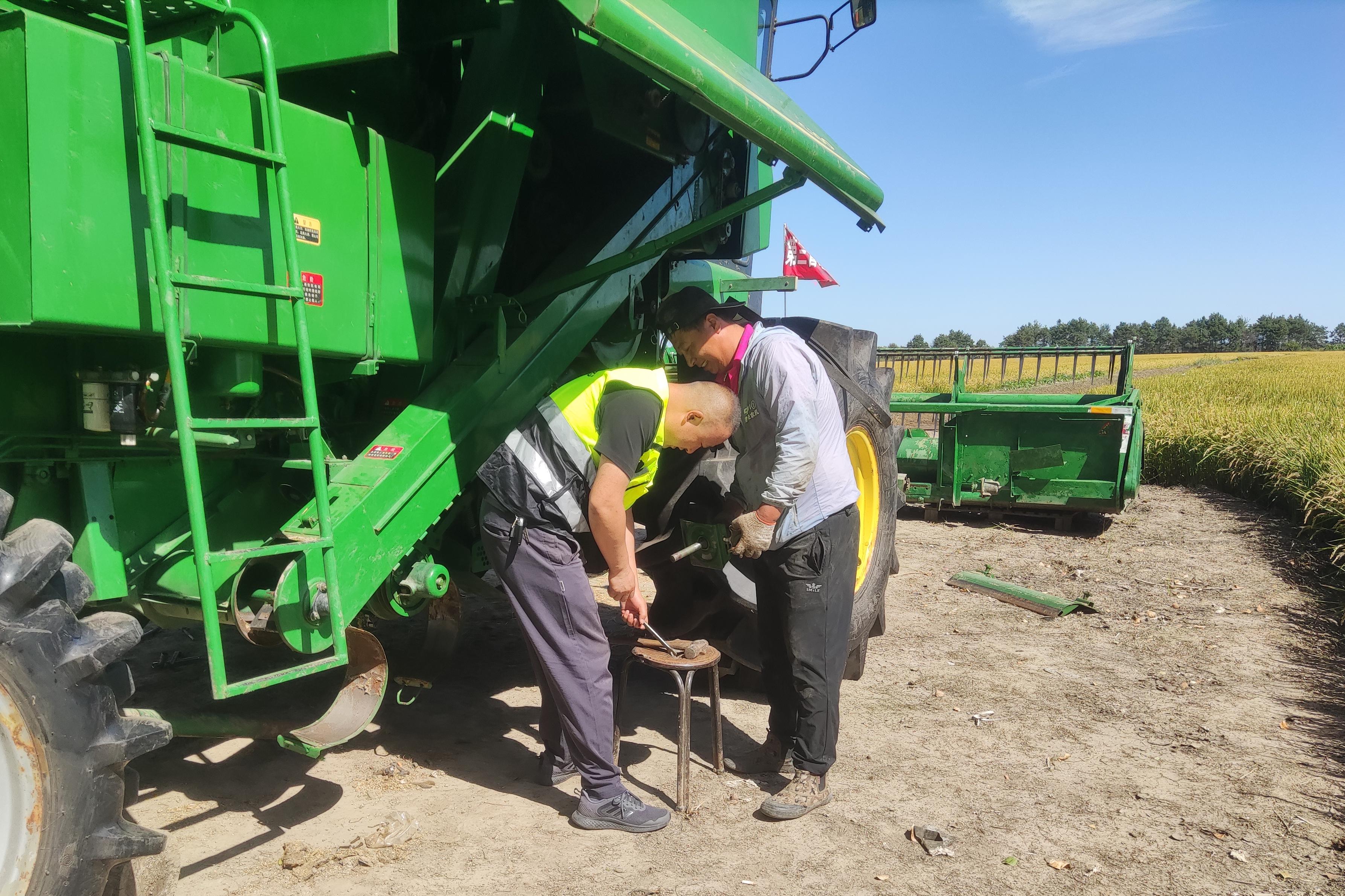 北大荒農業股份七星分公司:檢修農機備秋收_fororder_微信圖片_20240809090212