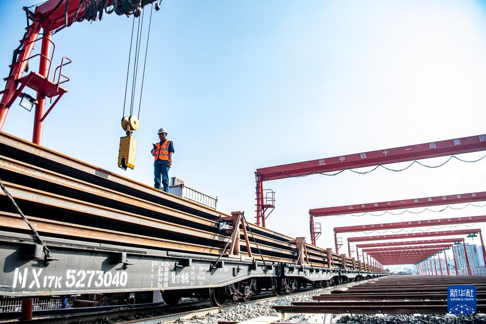 渝廈高鐵重慶東至黔江段進入存軌施工階段