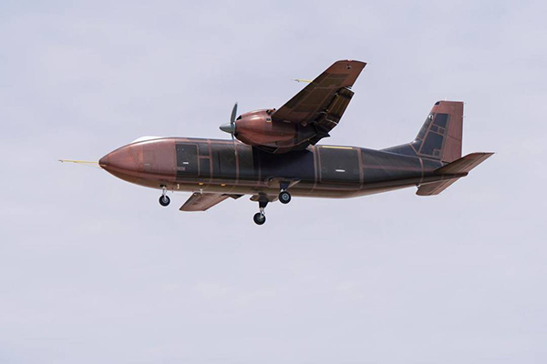 四川腾盾科创大型无人运输机在自贡成功首飞_fororder_图片-1