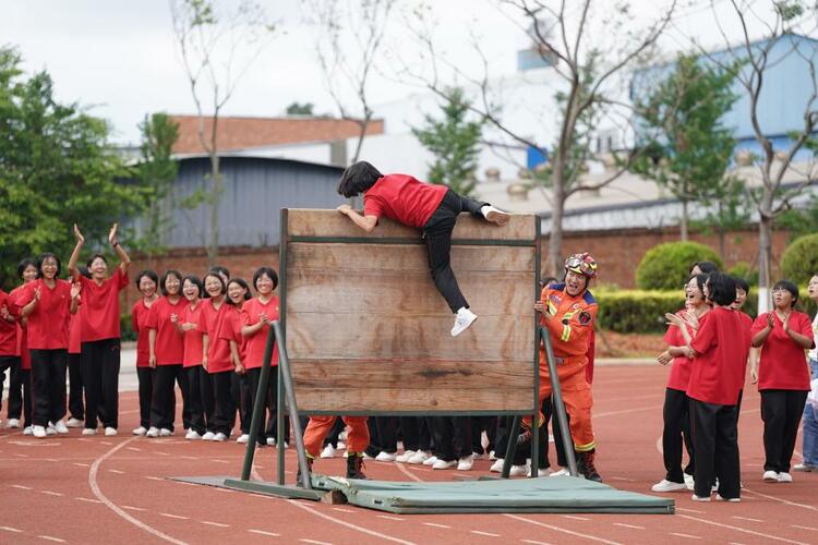 奮進強國路 闊步新征程｜奮進在教育強國大路上——新中國成立75週年教育事業發展成就綜述