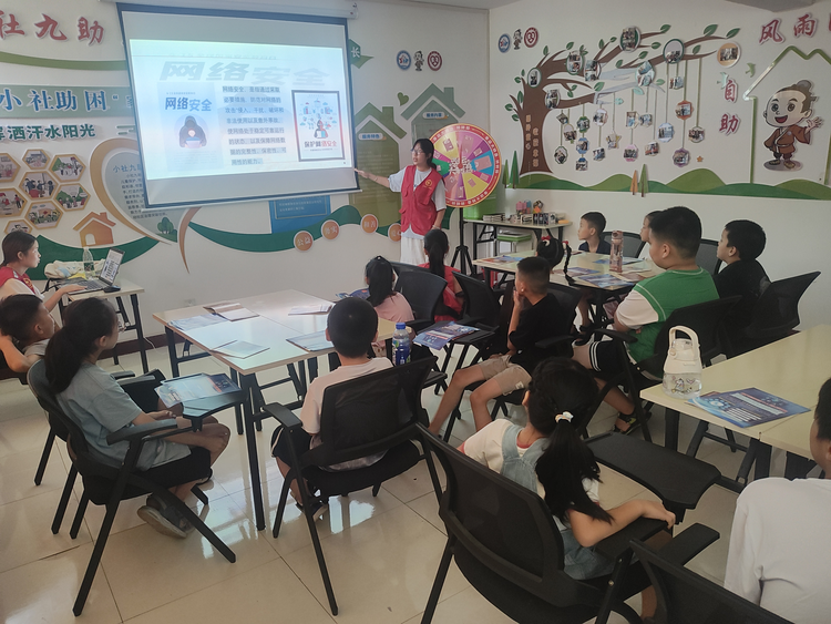 石家庄市鹿泉区开展“国家安全小学堂”_fororder_图片 2