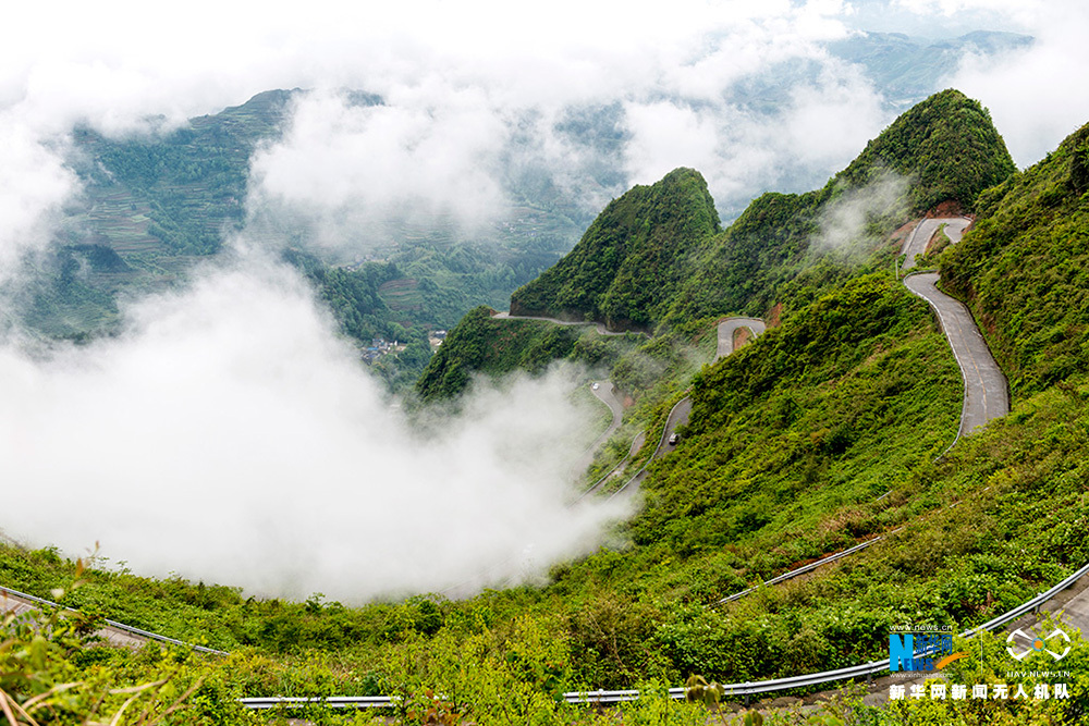 【渝情渝景】无人机穿透云海航拍川河盖45道拐 【渝情渝景】无人机穿透云海航拍川河盖45道拐