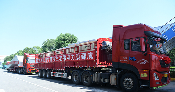 成都首批“金堂造”电扶梯发运东南亚 政企携手发力跑出外贸“加速度”_fororder_发车现场-供图-金堂县委宣传部