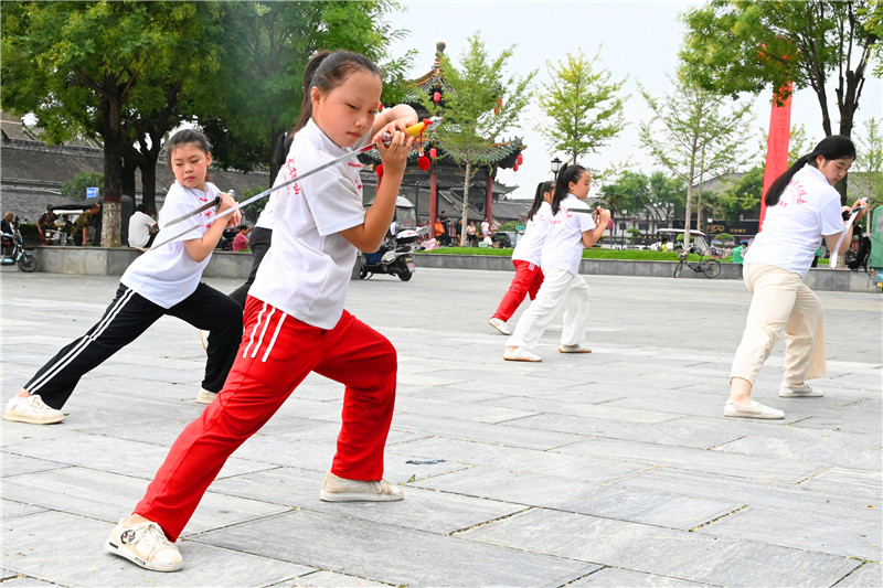 【原创】南阳市社旗县：习武练拳 强身健体_fororder_练习太极剑 摄影 申鸿皓