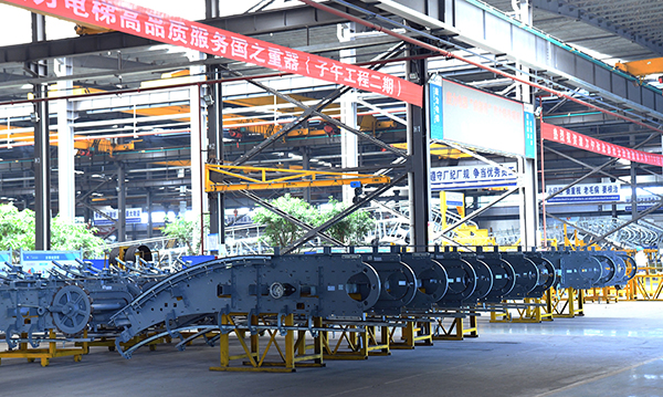 成都首批“金堂造”电扶梯发运东南亚 政企携手发力跑出外贸“加速度”_fororder_电梯生产现场-供图-金堂县委宣传部