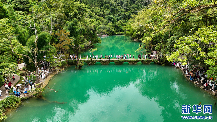 貴州荔波：暑期旅遊人氣旺