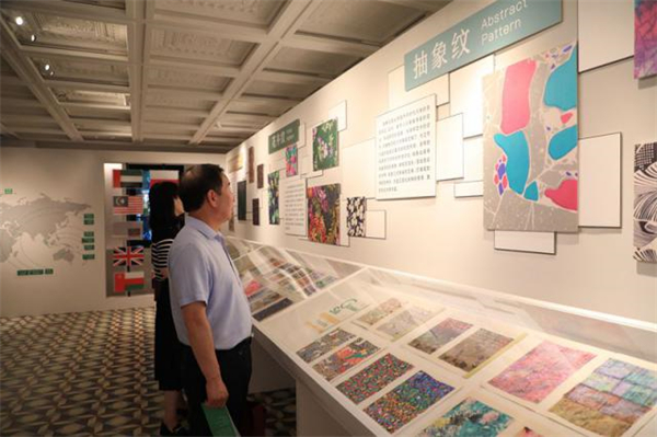 见证口述档案纪录片 苏州举办“丝绸印花与国际时尚展”_fororder_8