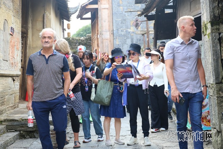 2024“視覺@中國”貴州行專項宣傳推廣活動|70余名國內外視覺領域專家學者雲集安順雲山屯采風