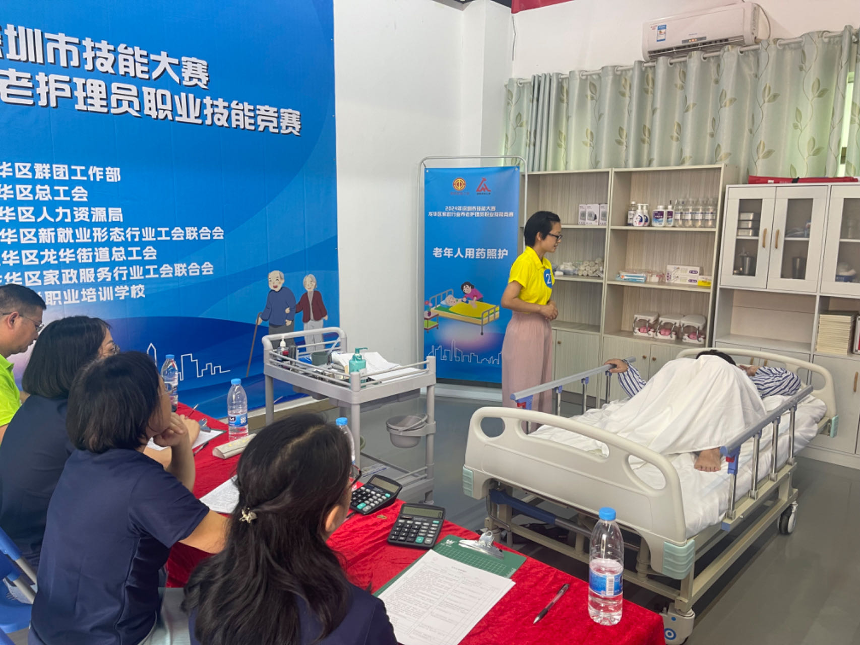 让养老服务人才活力竞相迸发！深圳龙华街道举办家政行业养老护理职业技能竞赛_fororder_WechatIMG1179
