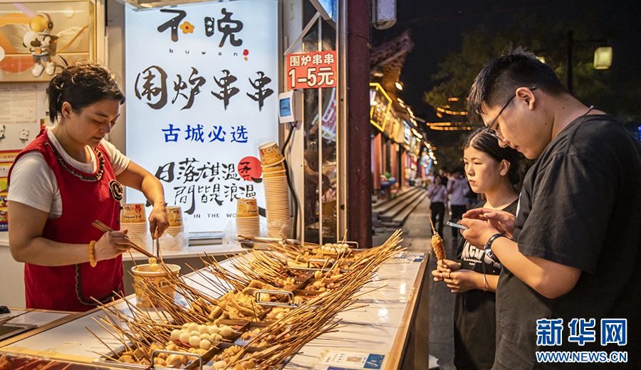 河南商丘：夜遊古城 感受“煙火氣”