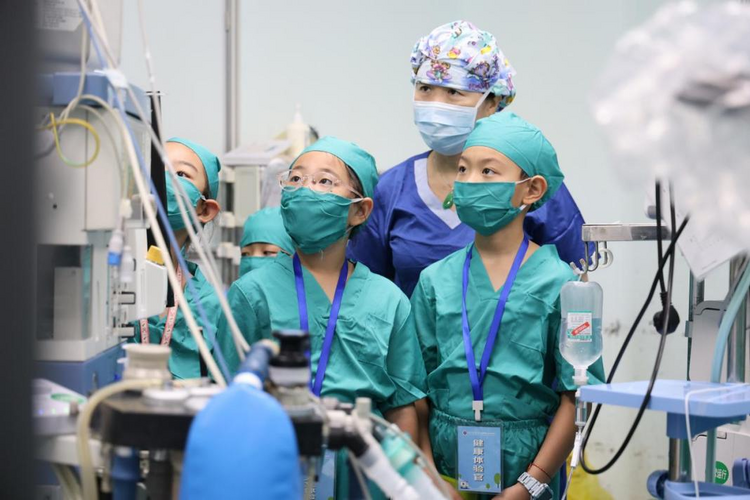 西安交大二附院開展醫學人文體驗日活動_fororder_2