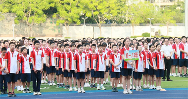 重庆七中（重庆大学附中）举行开学典礼 新生为梦想“加邮”