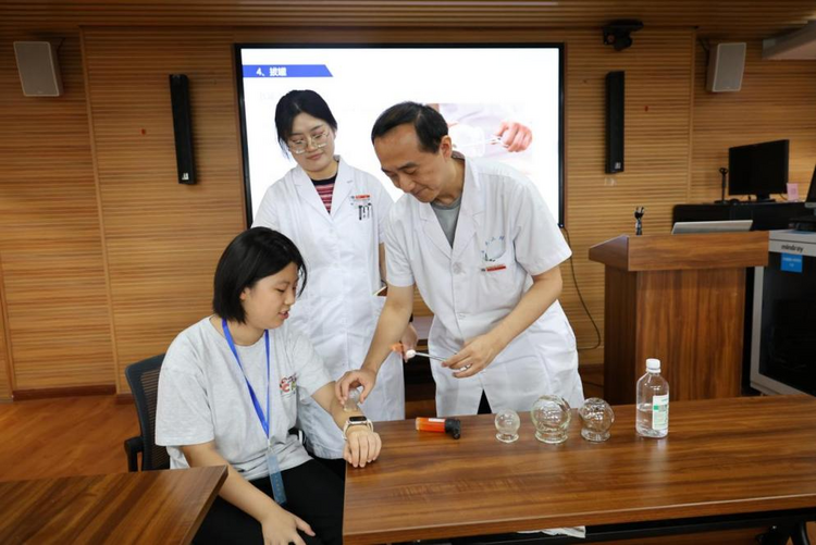 西安交大二附院開展醫學人文體驗日活動_fororder_3