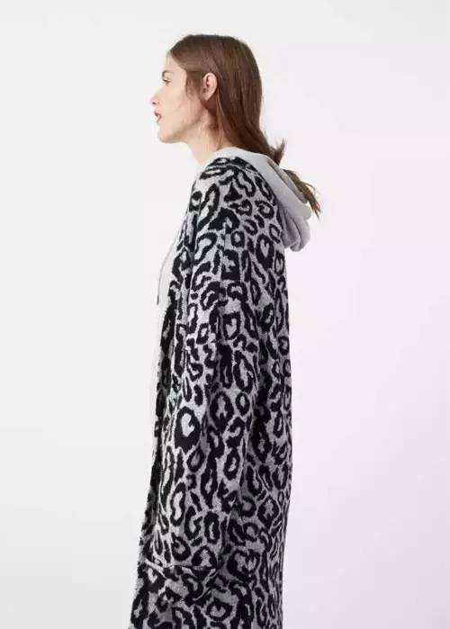 天气渐寒,各种毛衣、大衣、外套用英语怎么说? 天气渐寒,各种毛衣、大衣、外套用英语怎么说?