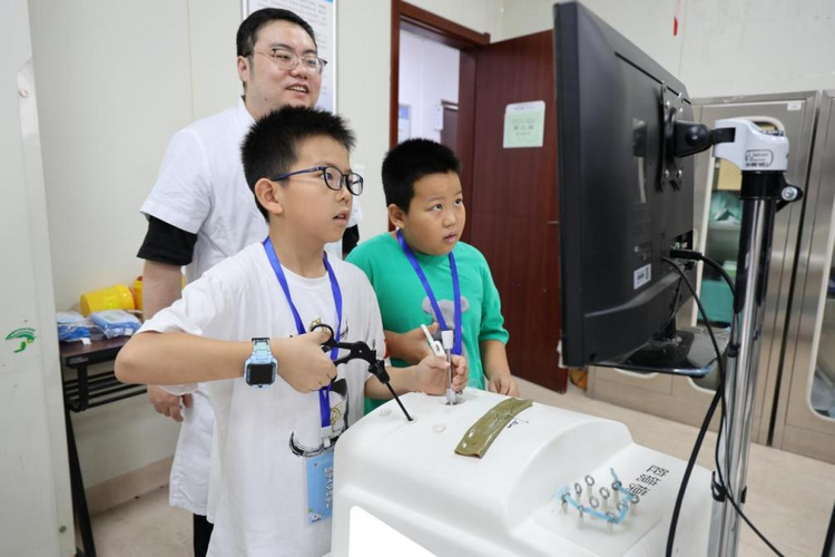 西安交大二附院開展醫學人文體驗日活動_fororder_5