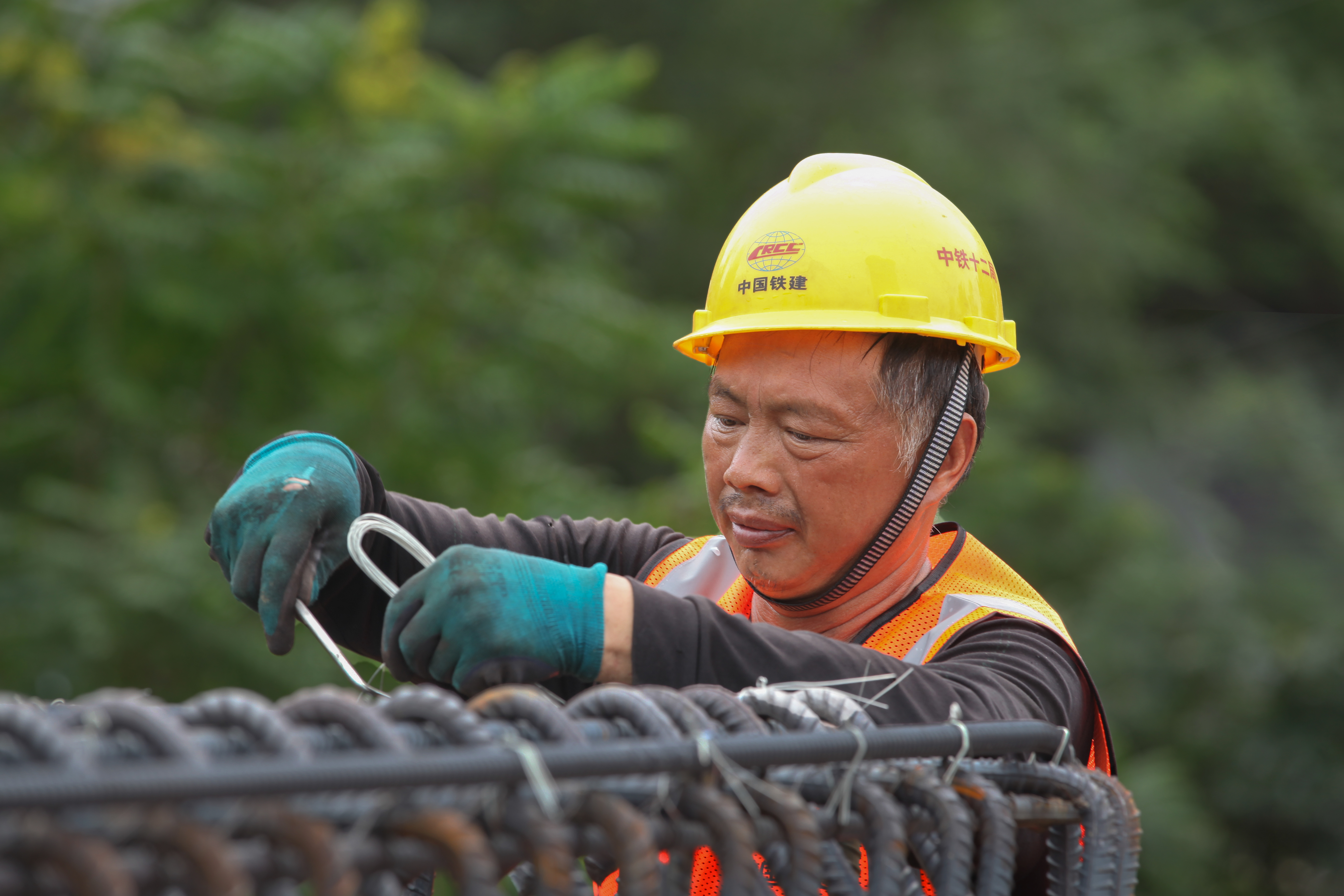 雄忻高铁保定段建设正酣_fororder_雄忻高铁曲阳段建设工人施工现场。贾民义摄。