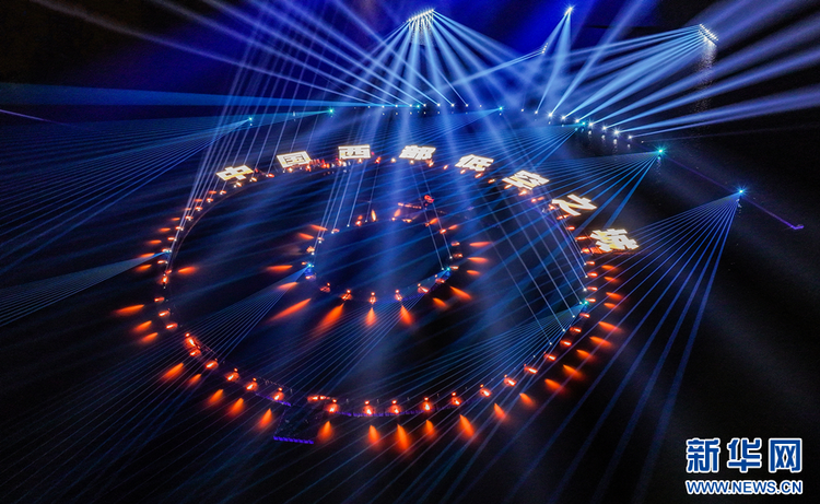 重慶:巴黎奧運會同款無人機光影秀點亮璀璨夜空