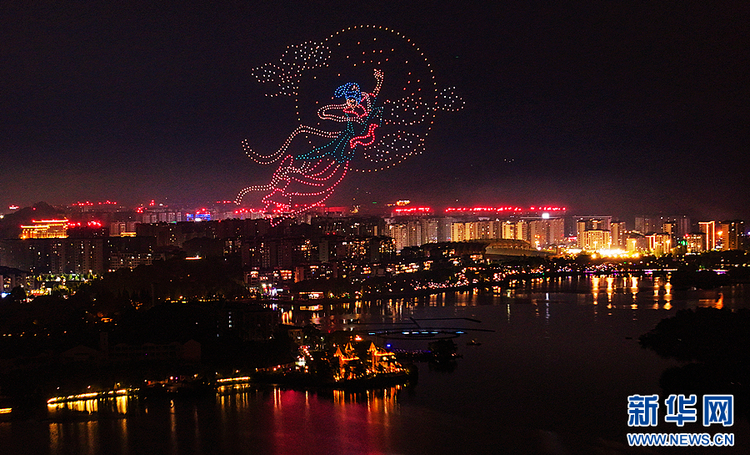 重慶:巴黎奧運會同款無人機光影秀點亮璀璨夜空