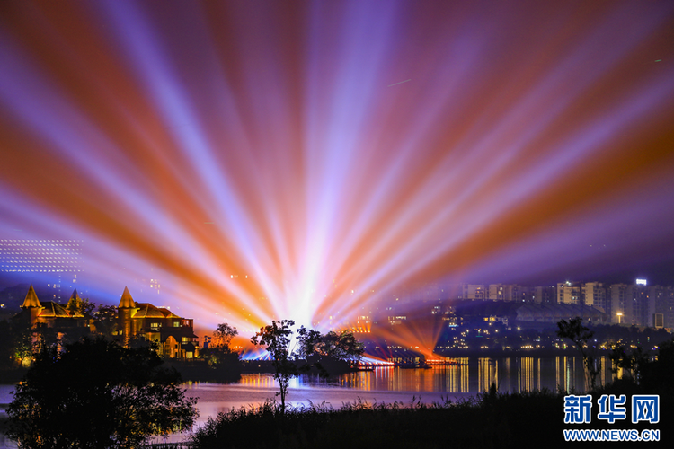 重慶:巴黎奧運會同款無人機光影秀點亮璀璨夜空