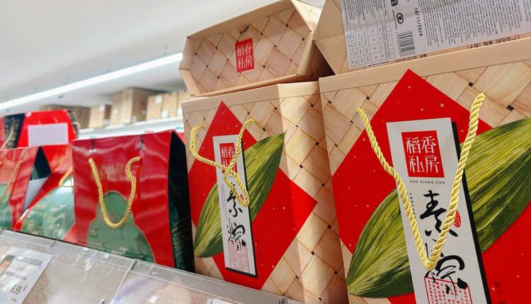 苏州稻香村亮相2024亚洲国际食品展 牡丹鲜花饼等糕点备受关注_fororder_117223483_434c25d6-16cb-43d2-8545-9fe644ebdefb