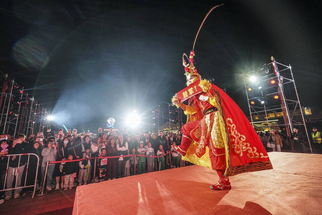 葫蘆古鎮：飛天攬月，煙花中秋！