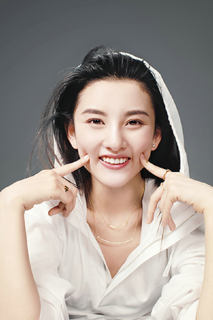 宋祖儿大片曝光 少女微笑成杀手锏