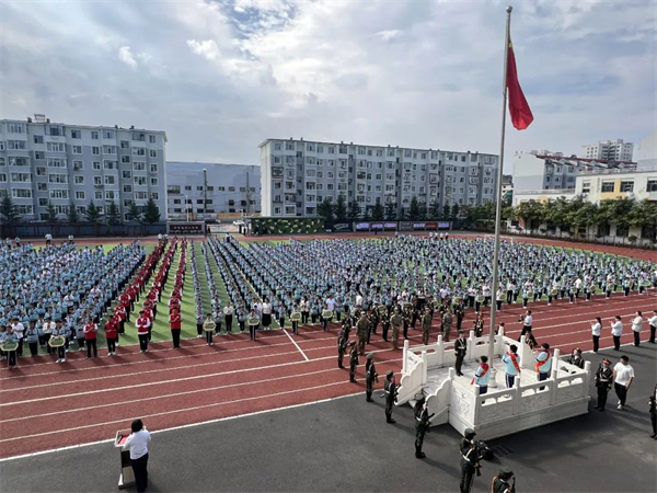 延吉市開展迎國慶升旗儀式暨退役軍人關愛青少年志願服務活動_fororder_吉林升旗1