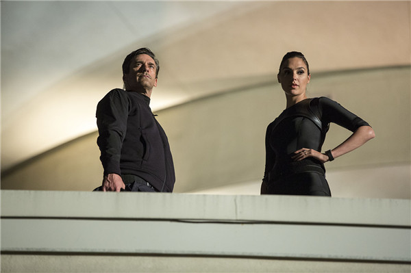 成龙饰演的邻家特工以带着三个萌娃徒手打boss的设定给观众们带来了