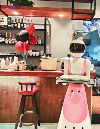 武汉餐厅上演“机器人总动员”