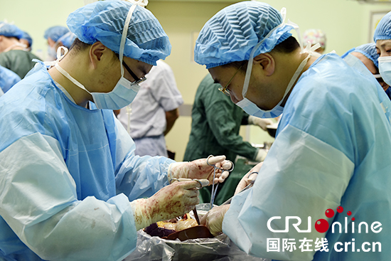 贵州省人民医院首例肺移植病人康复出院