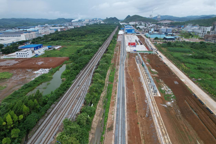 推动“公转铁”运输 广西柳化氯碱鹿寨基地铁路专用线开通启用_fororder_图片5