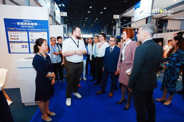 捷牧亮相2024国际职教大会现场，共研双元制职业培训发展新趋势