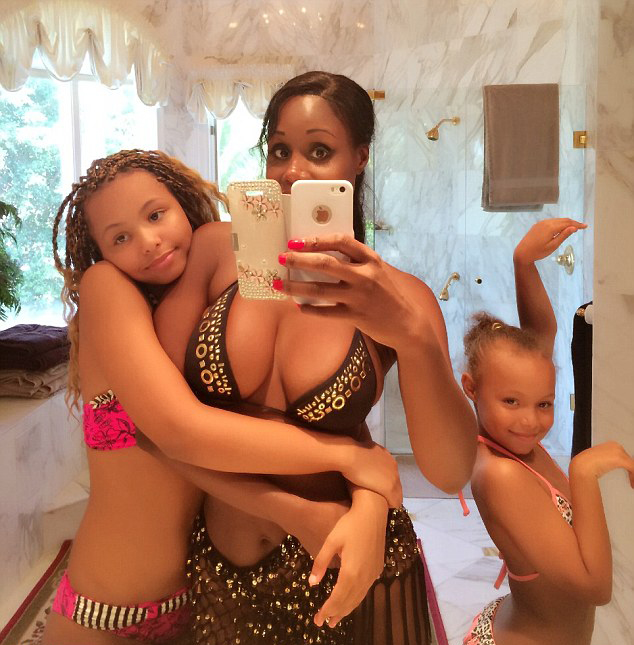 拜金女每月花3万称就喜欢被包养:与62岁干爹约会度假(图)