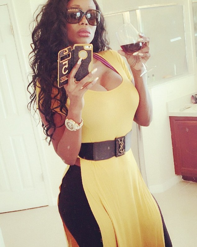 拜金女每月花3万称就喜欢被包养:与62岁干爹约会度假(图)