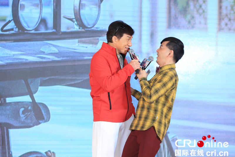 《功夫瑜伽》成龙搭档变狮子 谈奥斯卡奖:来的太晚了