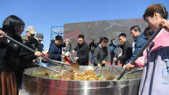 新民市舉辦“百年民俗村紅旗堡辣白菜文化節”