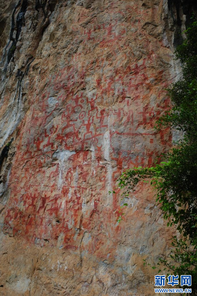 两千年前的花山岩画铺展中华民族多元一体画卷