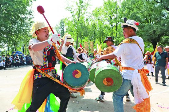 青海民和：黄河岸畔 激情纳顿庆丰收