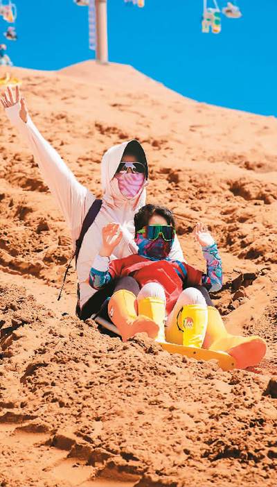 宁夏中卫： 沙坡头“沙里淘金”