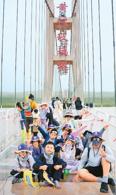 宁夏中卫： 沙坡头“沙里淘金”