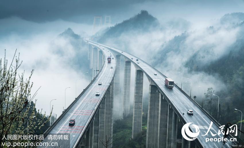 【先不签】湖北：泗渡河大桥云雾缭绕 宛若仙境