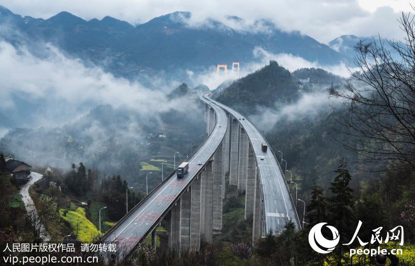 【先不簽】湖北：泗渡河大橋雲霧繚繞 宛若仙境