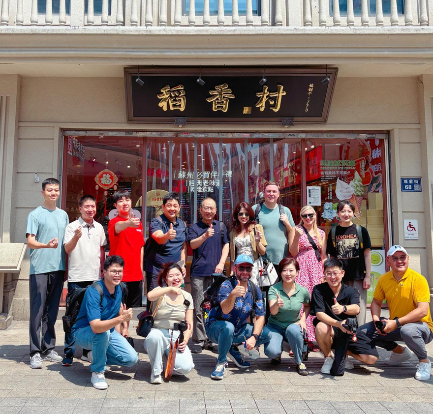 From Fingertips to Tongue: Chinese and Foreign Media Delegation's Trip to Explore Intangible Cultural Heritage Crafts_fororder_圖片2