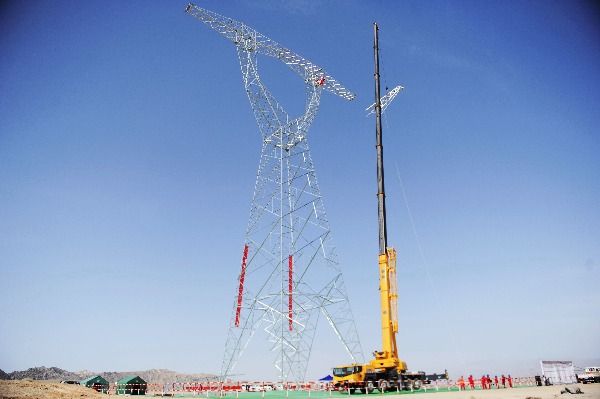 Xinjiang's First 750 kV UHV Transmission Project across Desert Railway Fully Completed_fororder_微信图片_20240829145531