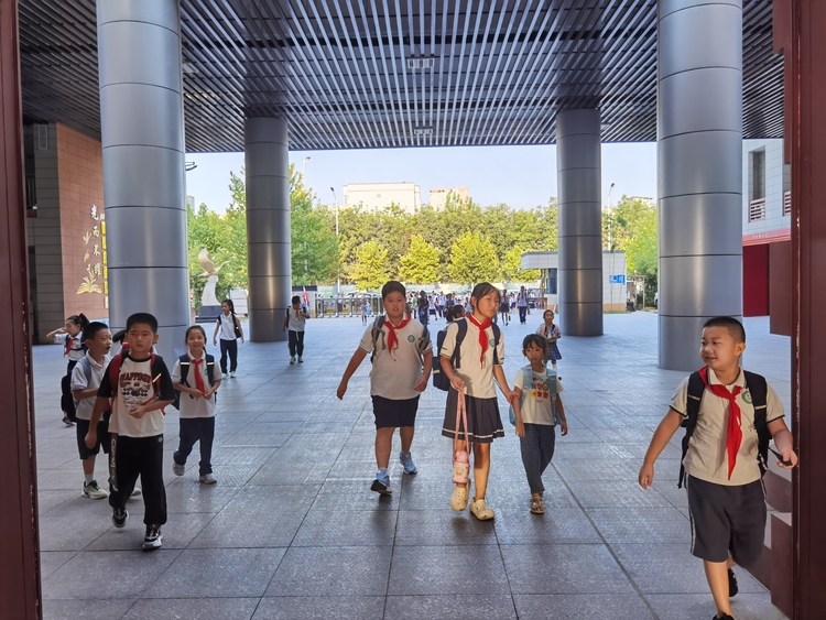 金秋为序赴新程：6万余名鄠邑学子有序开学报到_fororder_23