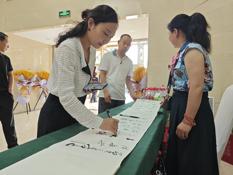 “詩畫鄠邑·品質新區”戶縣農民畫晉京展在民族文化宮開幕_fororder_33